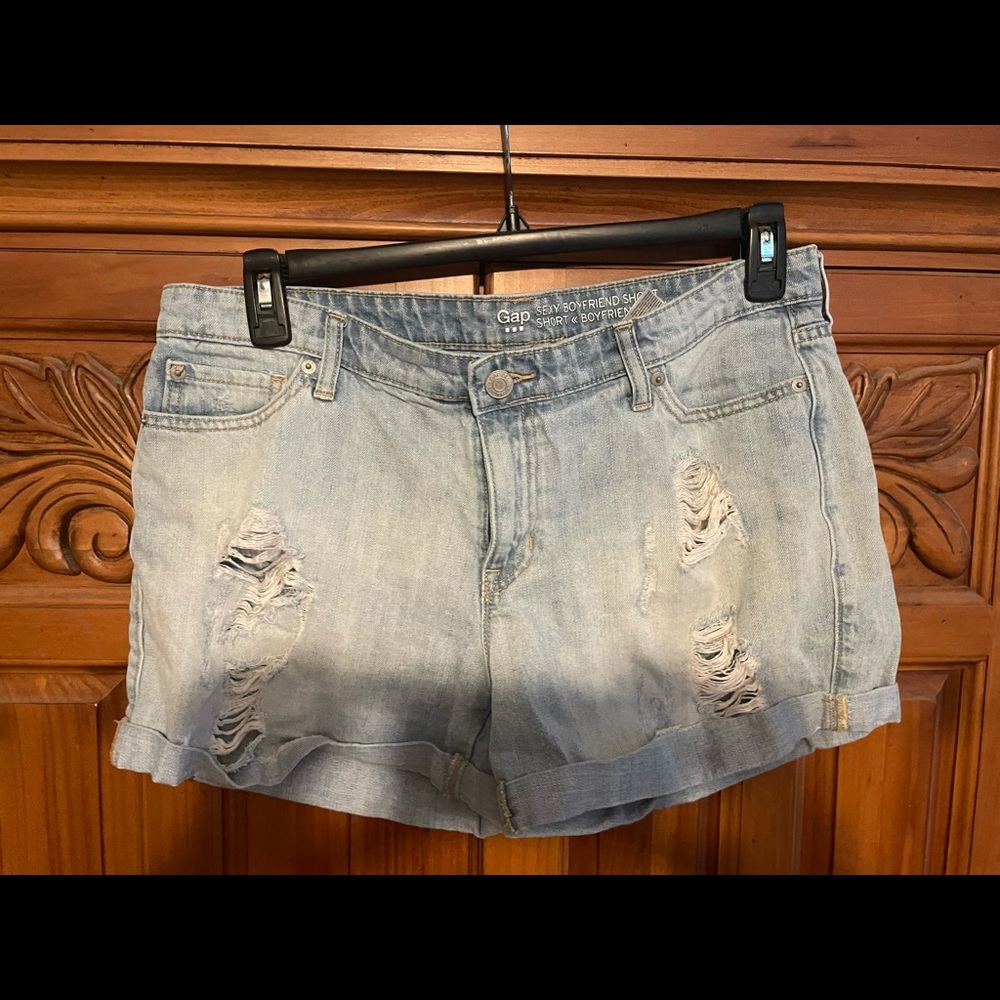 Women’s GAP size12 distressed Sexy boyfriend short